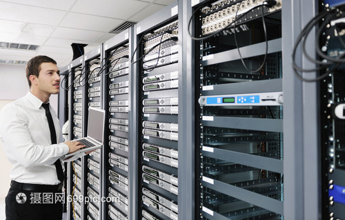輕裝簡行 IT工程師商務(wù)人員與超薄鋁本在現(xiàn)代機房網(wǎng)絡(luò)工程中的高效協(xié)同